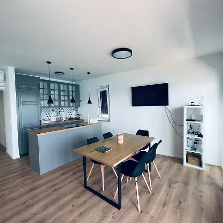 Lovely Zala Apartment Kali